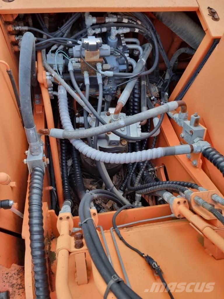 Doosan DX 210 W Gumikerekes kotrók
