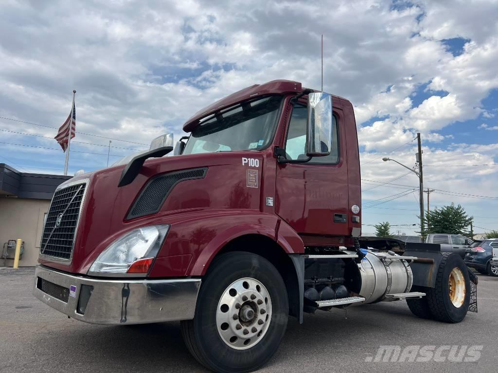Volvo VNL 42 T300 Nyergesvontatók