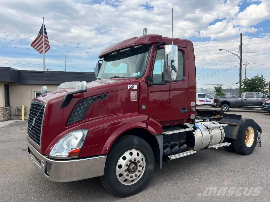 Volvo VNL 42 T300 Nyergesvontatók