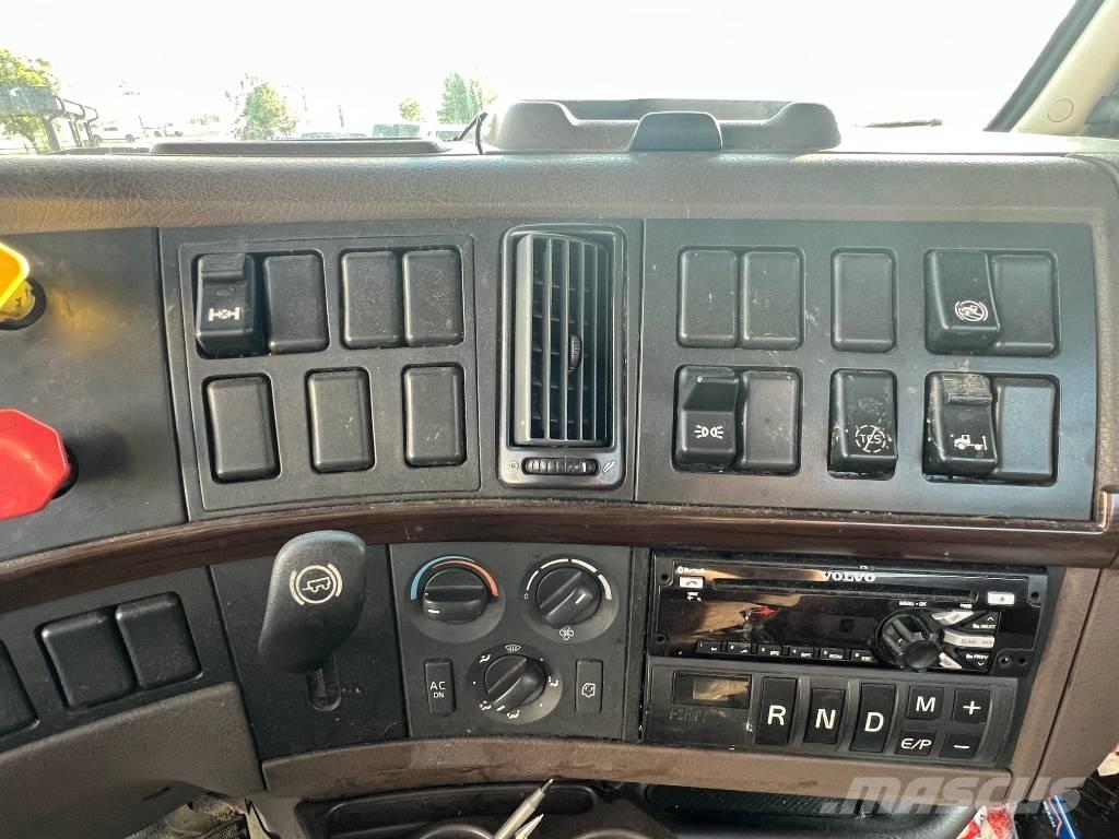 Volvo VNL 42 T300 Nyergesvontatók