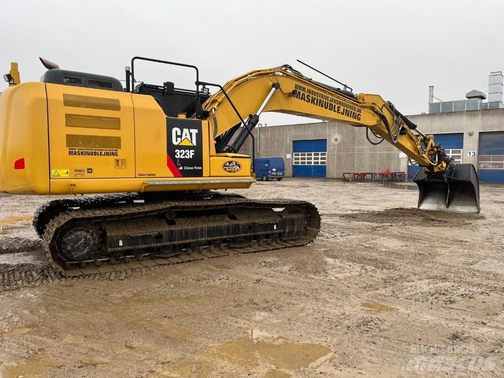 CAT 323 F L Lánctalpas kotrók