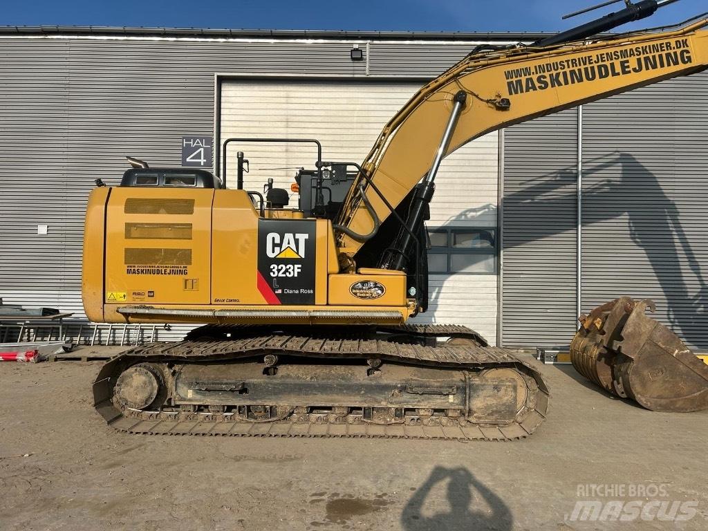 CAT 323 F L Lánctalpas kotrók