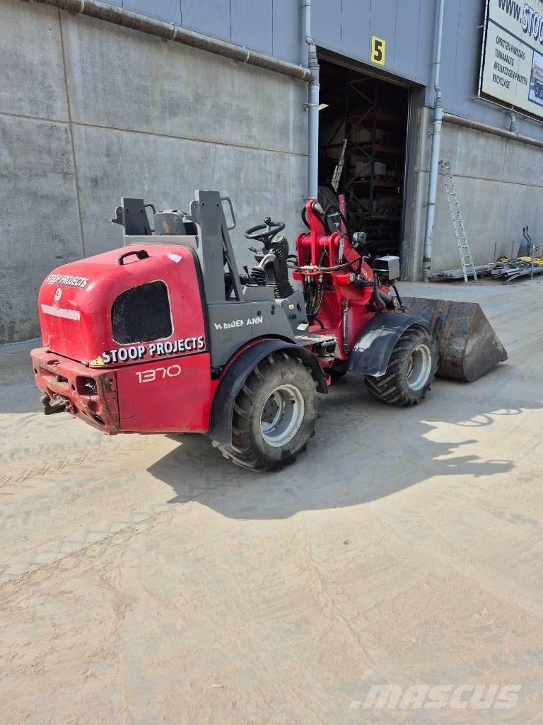 Weidemann 1370CX50 Gumikerekes homlokrakodók