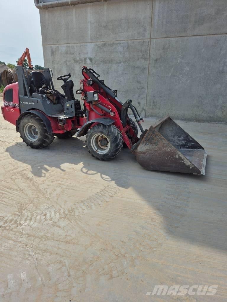 Weidemann 1370CX50 Gumikerekes homlokrakodók