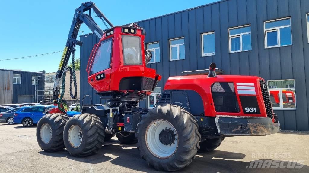 Komatsu 931 Betakarítók