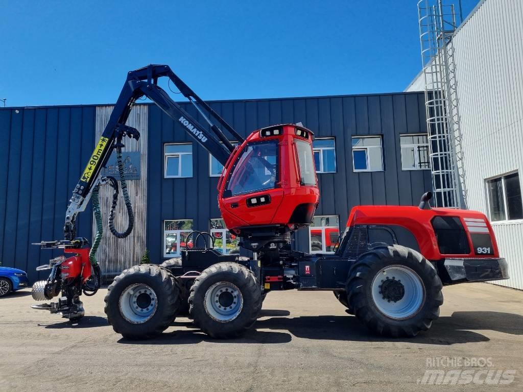 Komatsu 931 Betakarítók