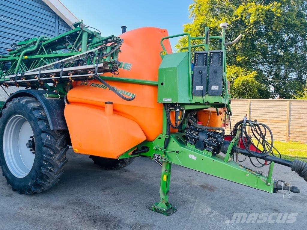 Amazone UX 5200 Vontatott trágyaszórók
