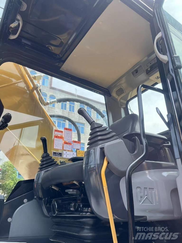 CAT 320D2 Lánctalpas kotrók