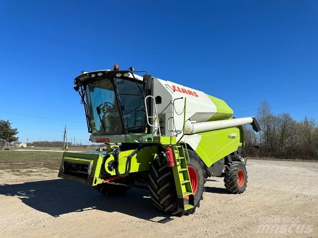 CLAAS Tucano 440 Kombájnok