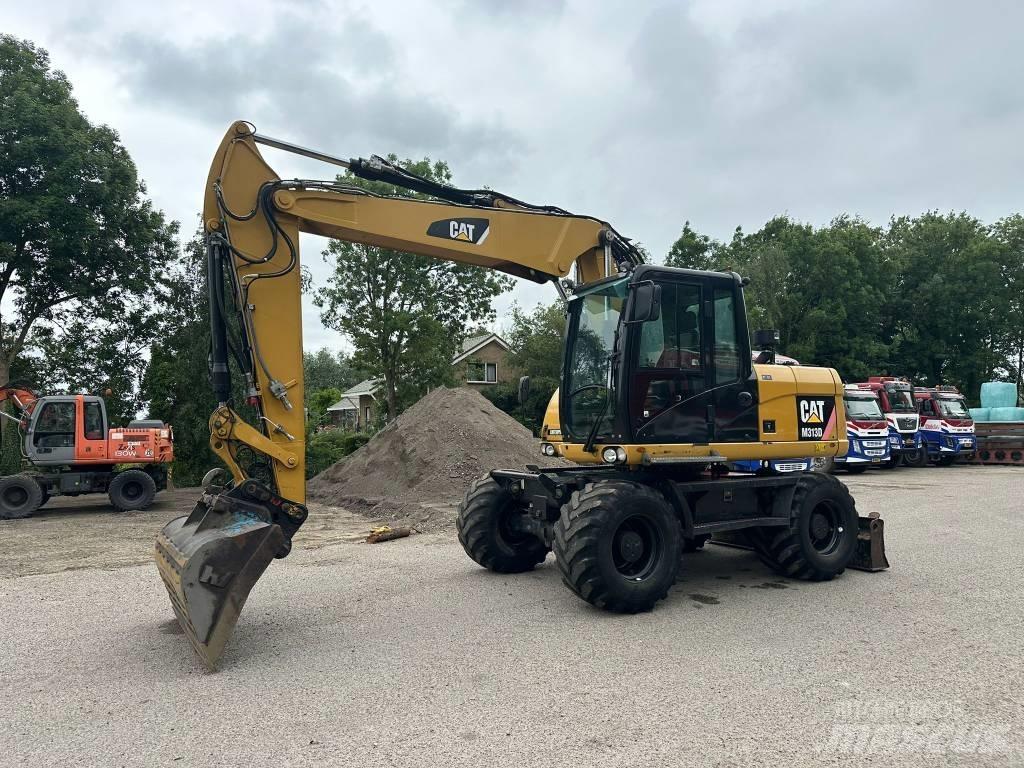 CAT M 313 D Gumikerekes kotrók