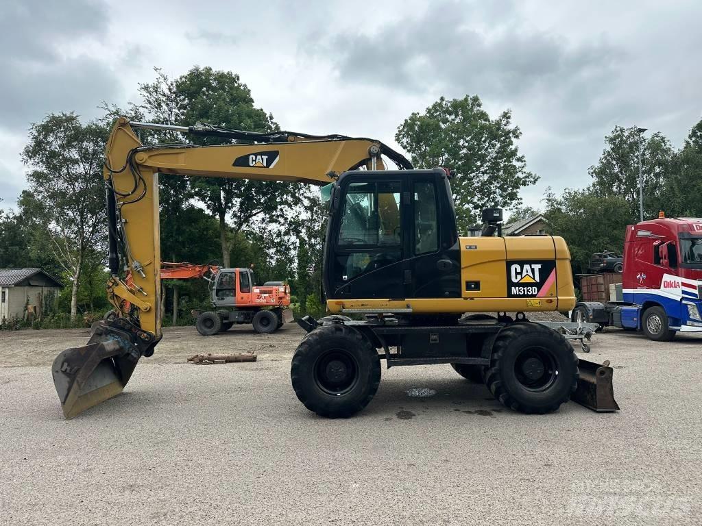 CAT M 313 D Gumikerekes kotrók
