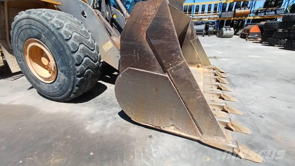 Volvo L 180 F Gumikerekes homlokrakodók