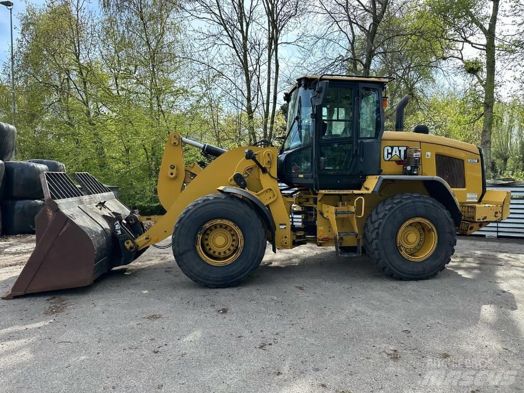 CAT 938M Gumikerekes homlokrakodók