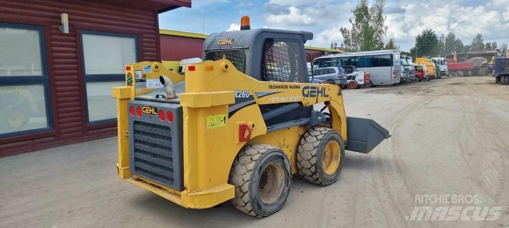 Gehl R 260 Kompaktrakodók