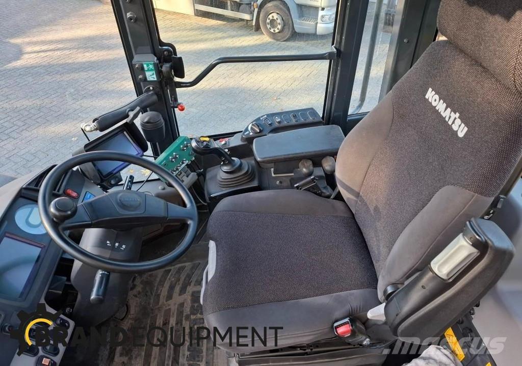 Komatsu WA270-7 Gumikerekes homlokrakodók