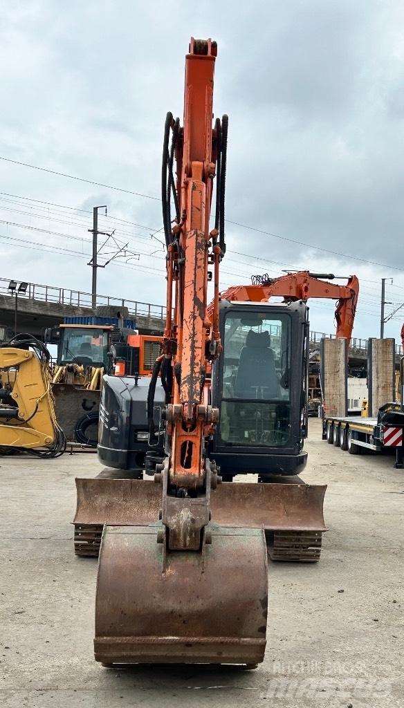 Hitachi Zaxis 85 USB Közepes (midi) kotrók 7 t - 12 t