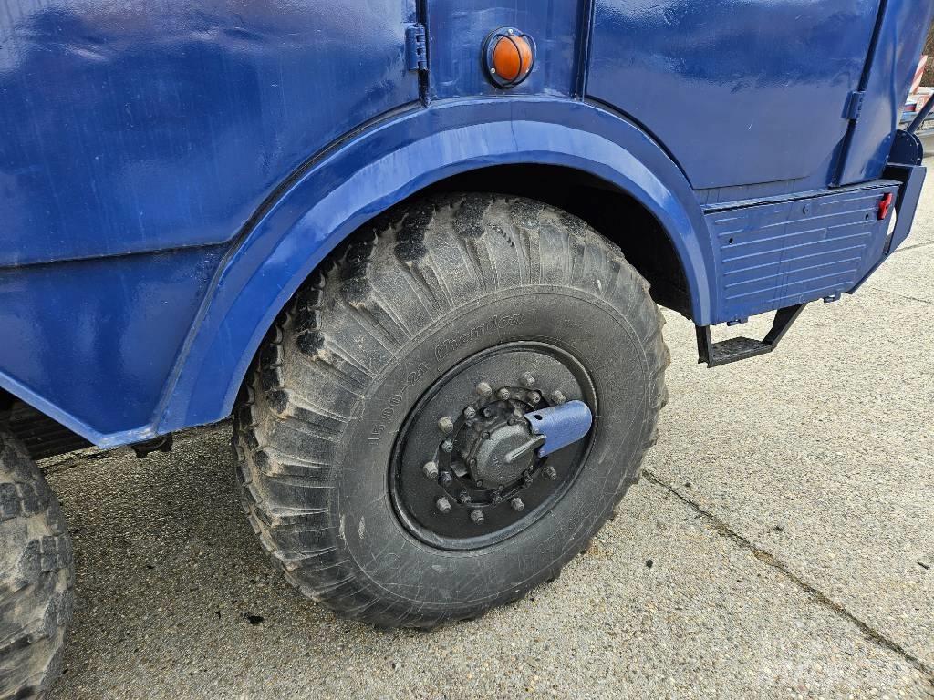 Tatra 813 8x8 KOLOS Fülkés alváz