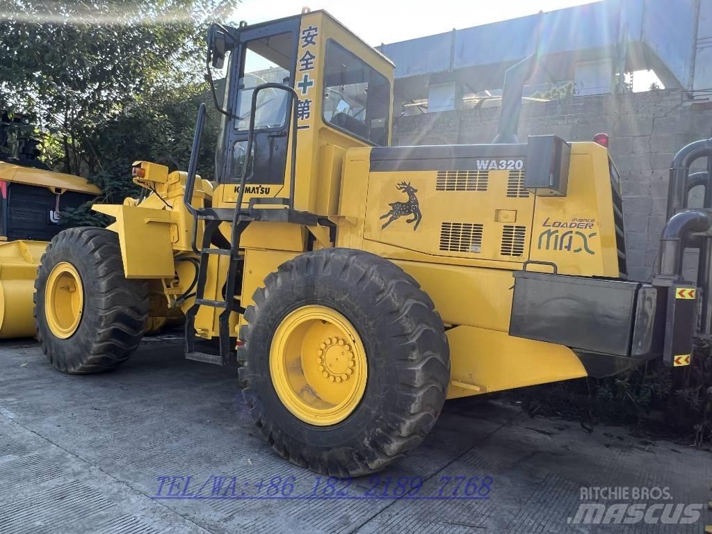Komatsu WA320 Gumikerekes homlokrakodók