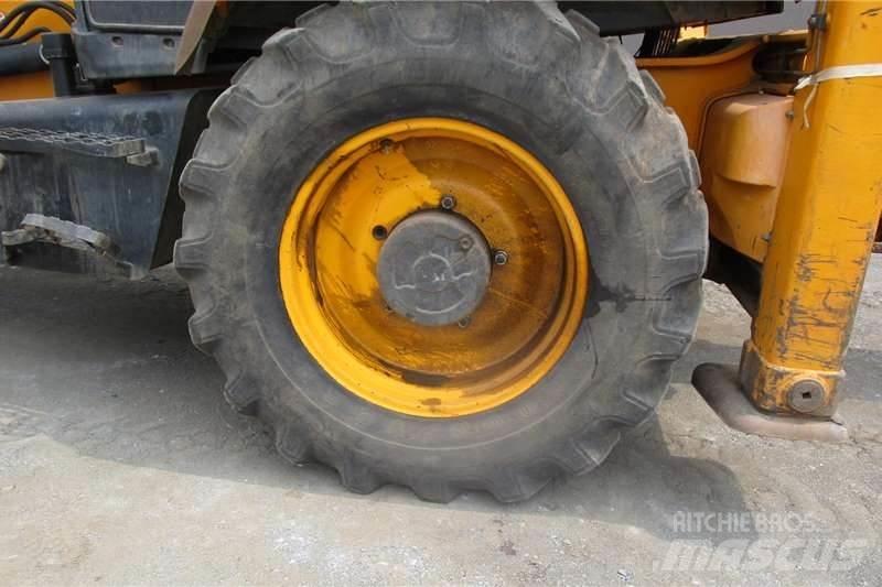JCB 3DX4 Kotrórakodók