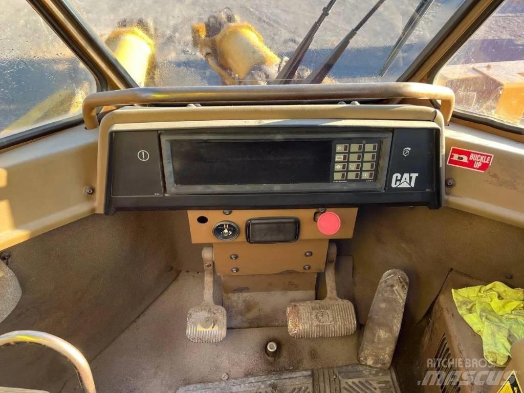 CAT 988 F Gumikerekes homlokrakodók