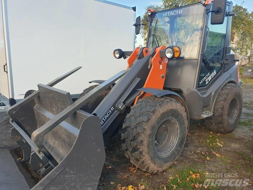 Hitachi ZW 95-6 Gumikerekes homlokrakodók