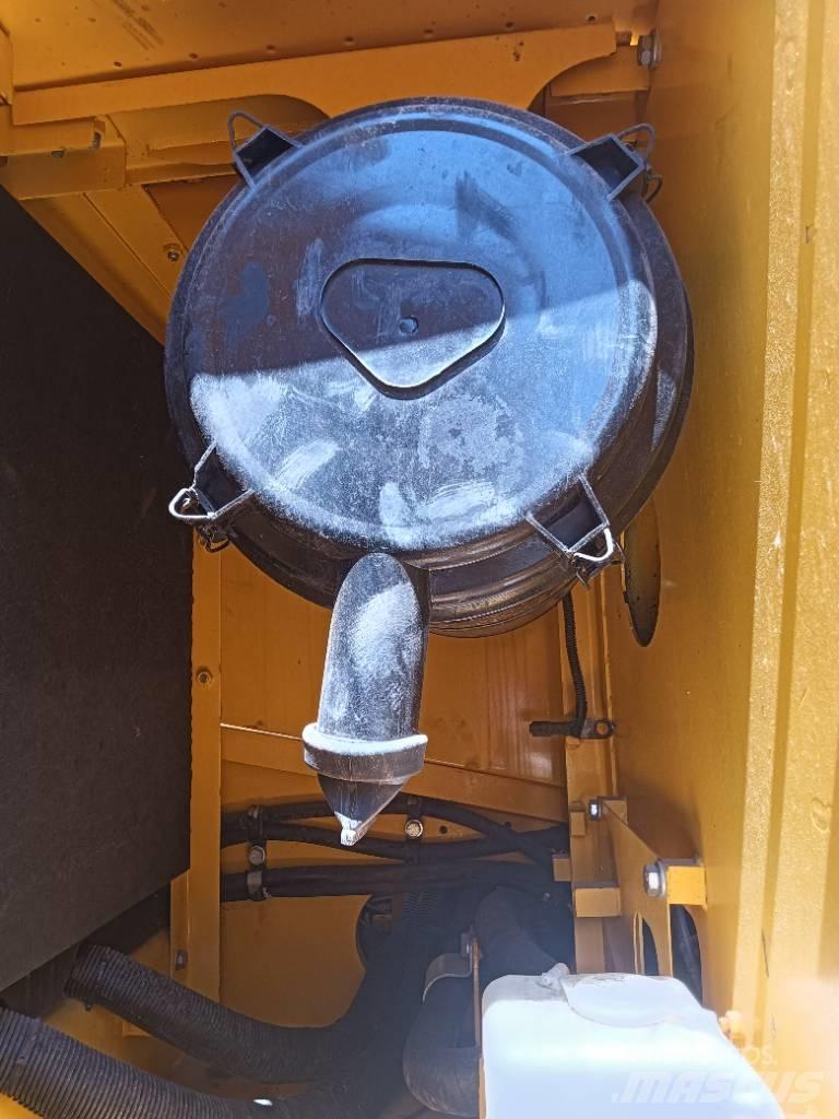 Komatsu PC 220 Lánctalpas kotrók