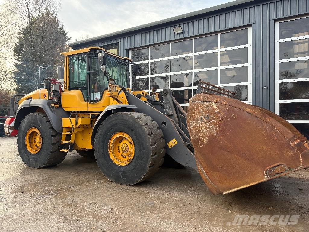 Volvo L120 Gumikerekes homlokrakodók