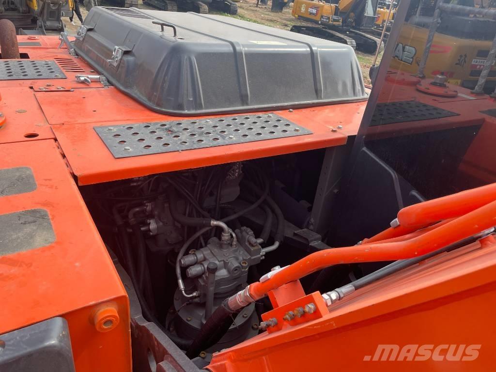 Hitachi ZX 240 Lánctalpas kotrók