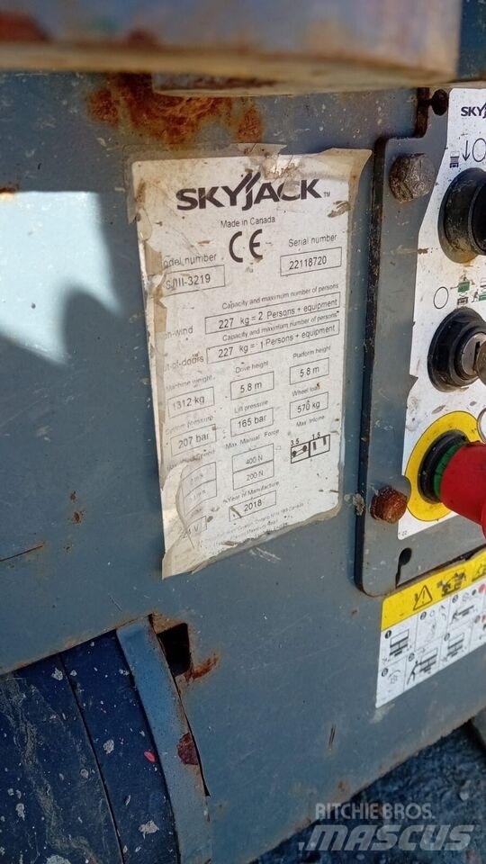SkyJack SJ 3219 Ollós emelők