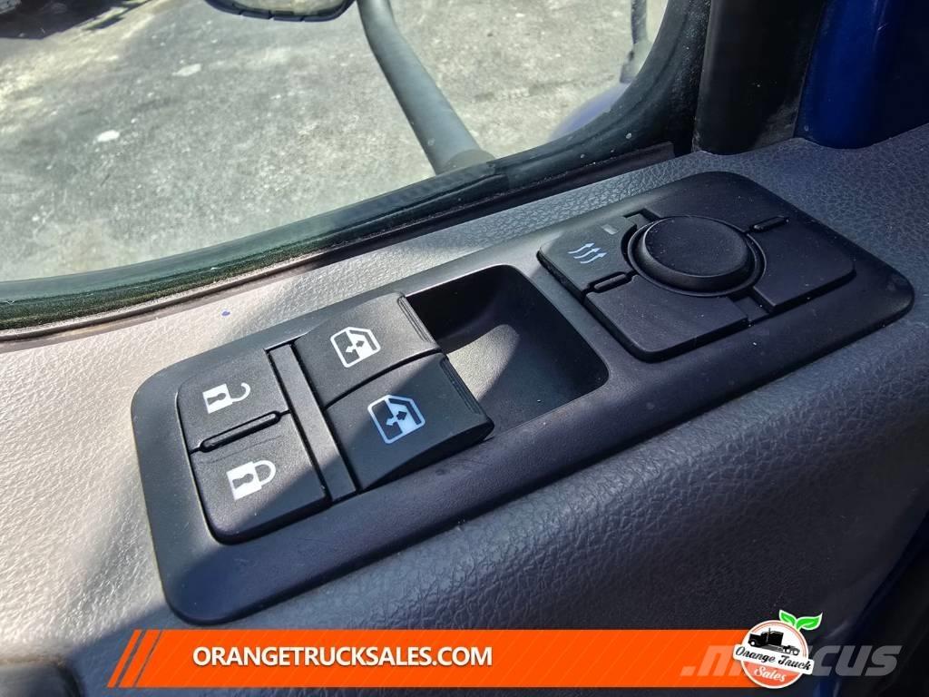 International MV607 Platós / Ponyvás teherautók