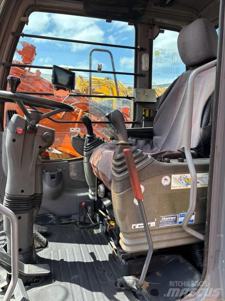 Hitachi ZX 130 W Gumikerekes kotrók