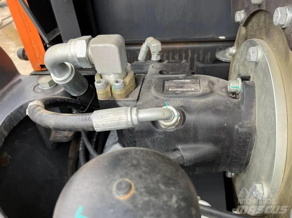 Doosan DX 140 LC Lánctalpas kotrók