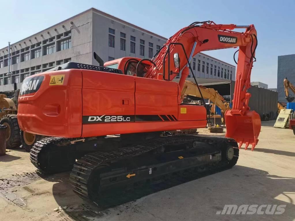 Doosan DX 225 Lánctalpas kotrók