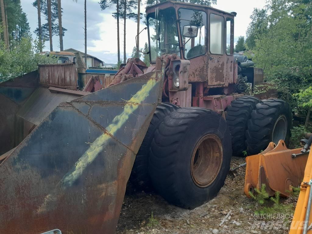 Valmet 1200 Gumikerekes homlokrakodók