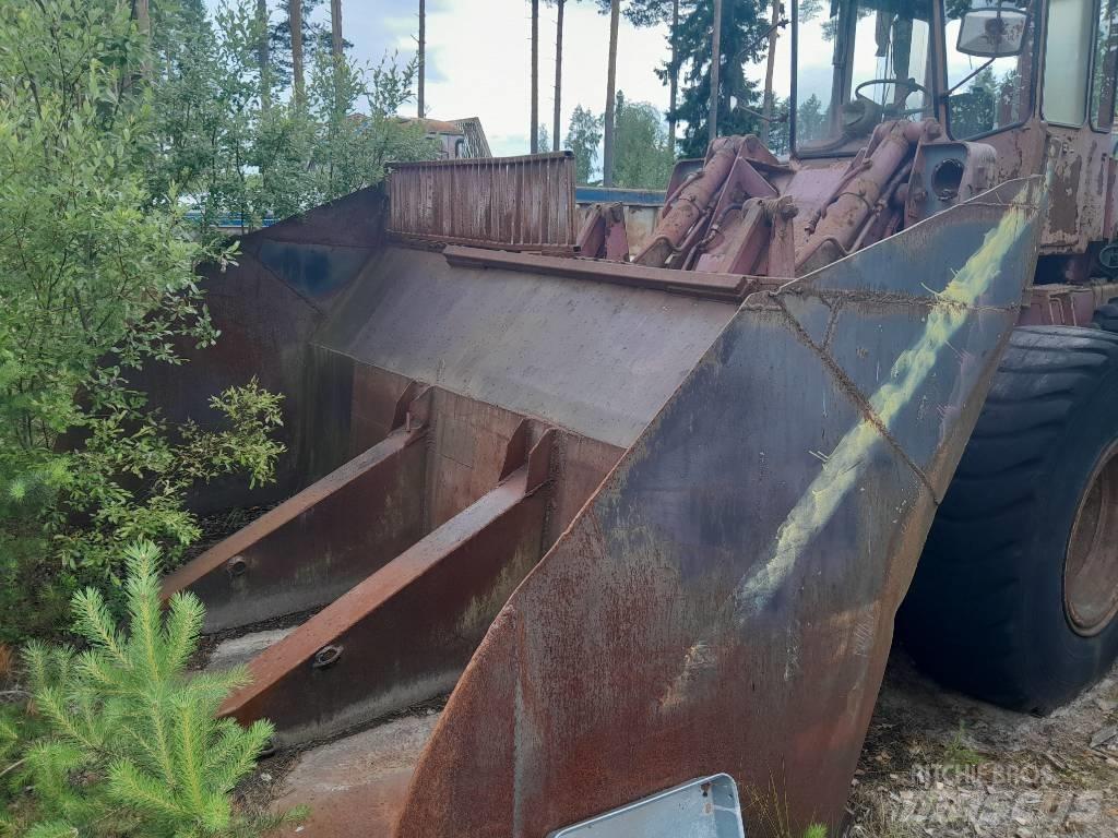 Valmet 1200 Gumikerekes homlokrakodók
