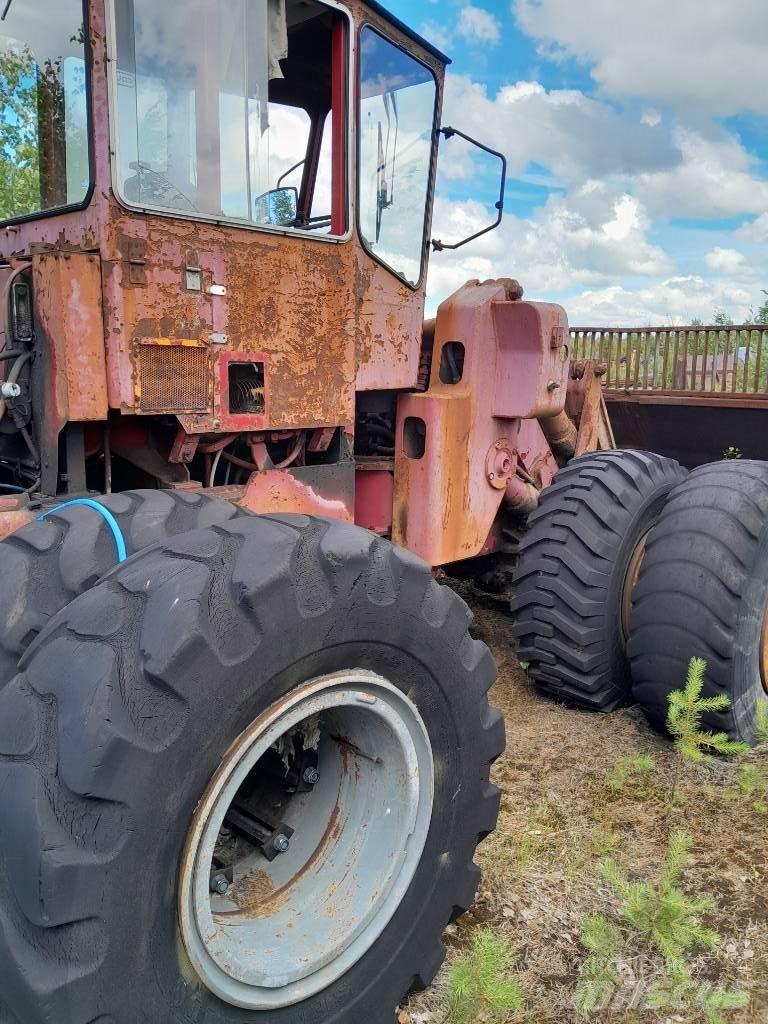 Valmet 1200 Gumikerekes homlokrakodók
