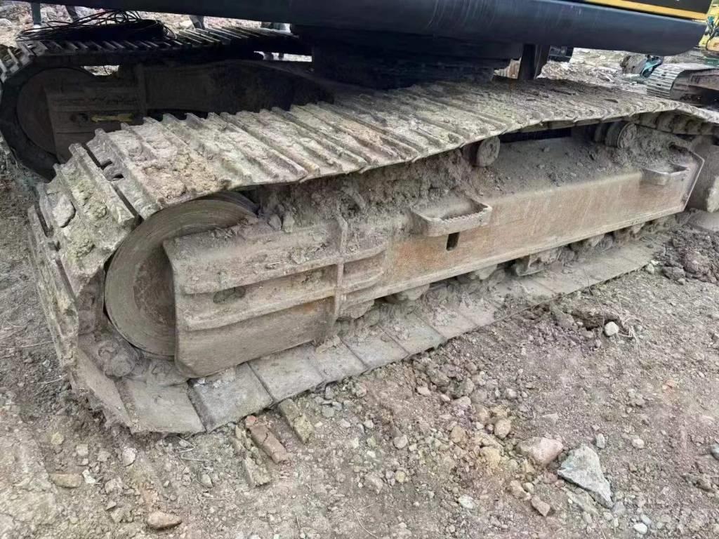 Sany SY 215 Lánctalpas kotrók