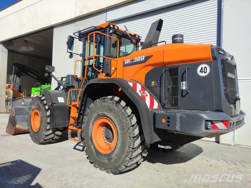 Doosan DL 380-7 Gumikerekes homlokrakodók