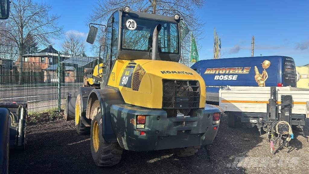 Komatsu WA 90 Gumikerekes homlokrakodók