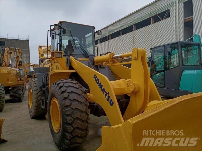 Komatsu WA 320 Gumikerekes homlokrakodók