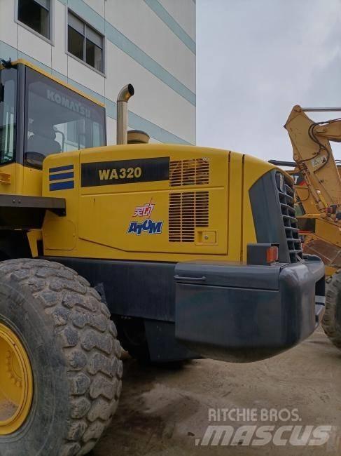 Komatsu WA 320 Gumikerekes homlokrakodók