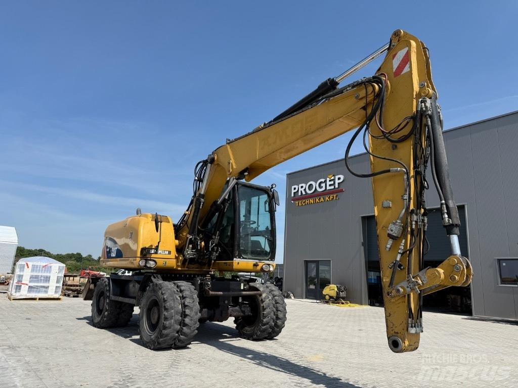 CAT M 313 D VAH Gumikerekes kotrók