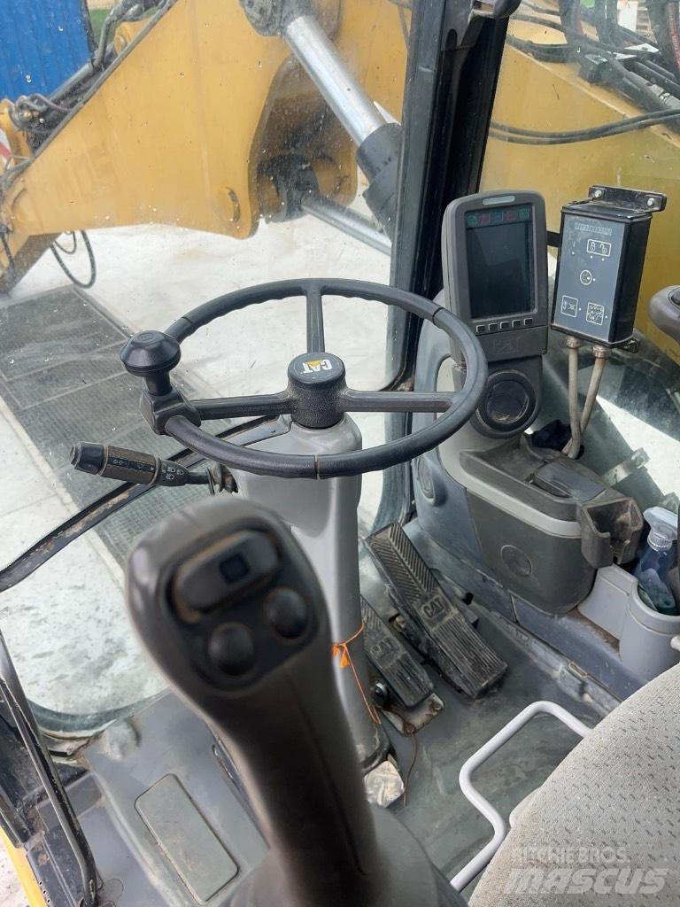 CAT M 313 D VAH Gumikerekes kotrók