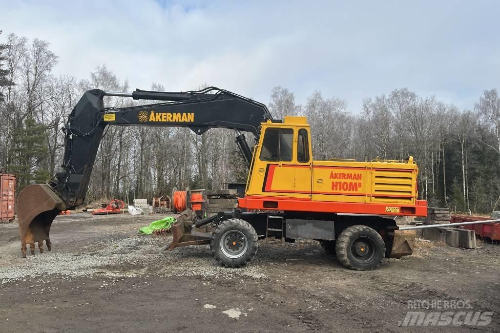 Åkerman H 10 M B Gumikerekes kotrók