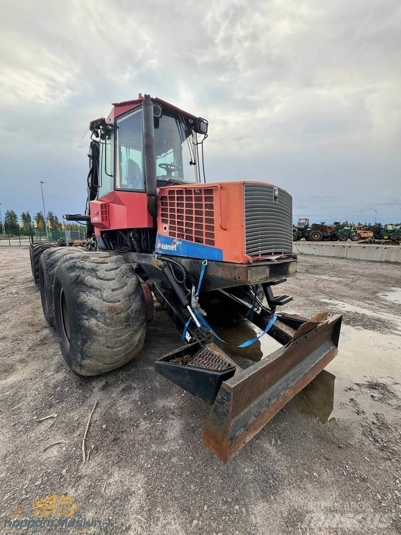 Valmet 890.2 Kihordók