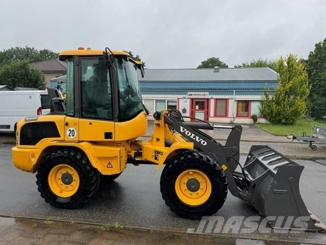 Volvo L 30 G Gumikerekes homlokrakodók