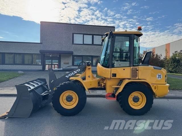 Volvo L 30 G Gumikerekes homlokrakodók