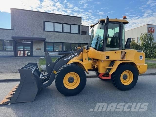 Volvo L 30 G Gumikerekes homlokrakodók