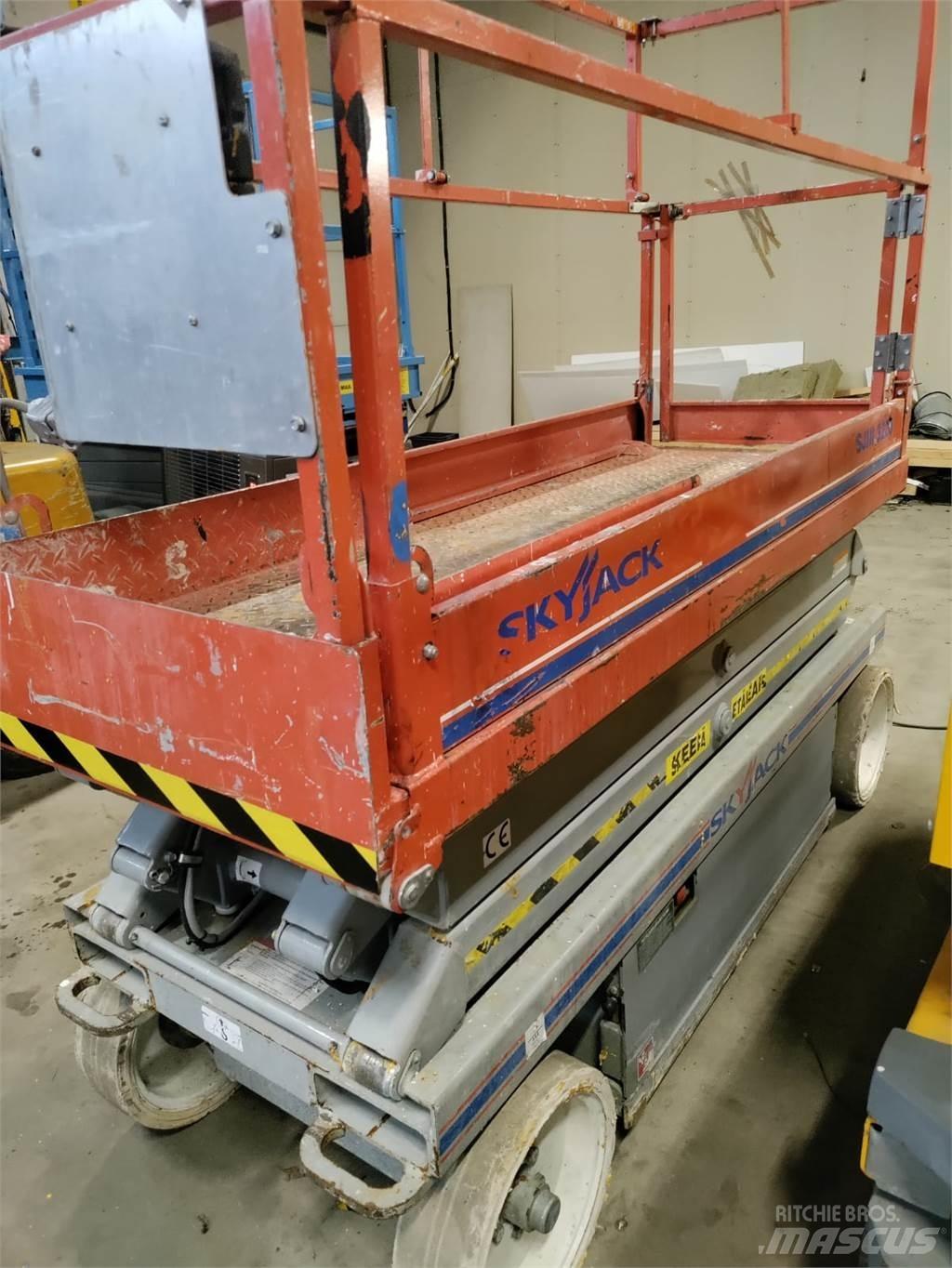 SkyJack SJ3220 Ollós emelők