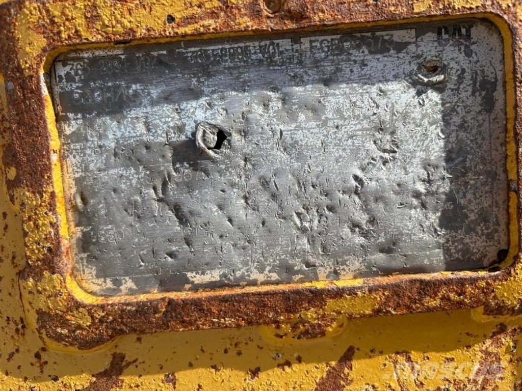 CAT 980 Bucket Kanalak
